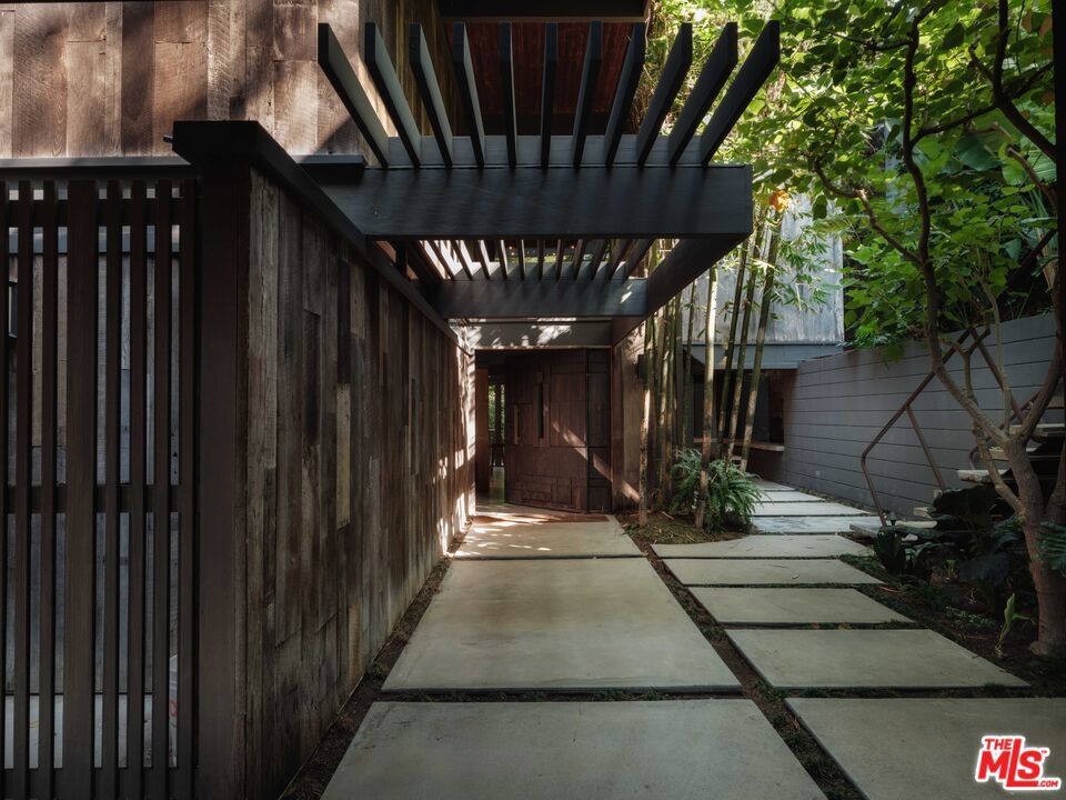 2563 Nichols Canyon Road