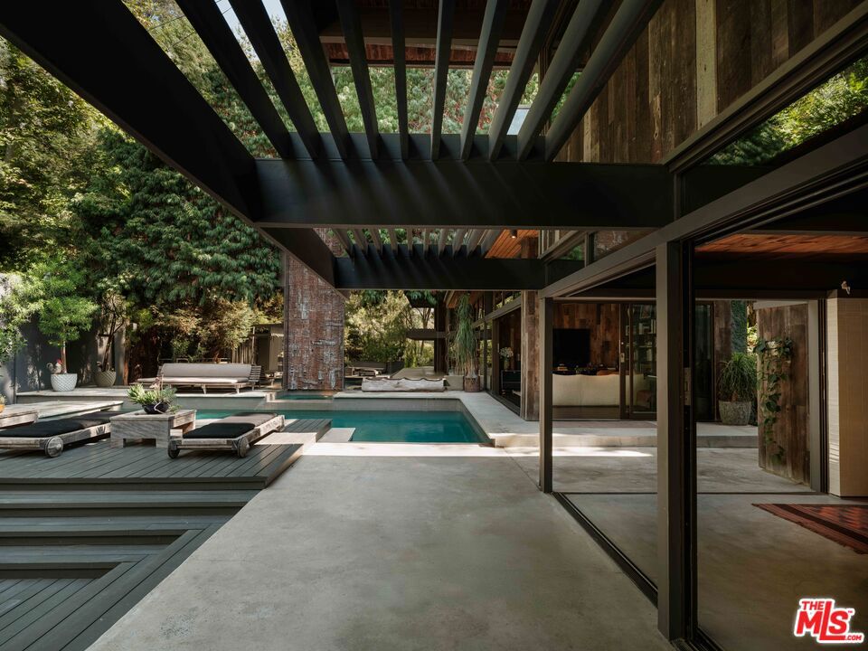 2563 Nichols Canyon Road