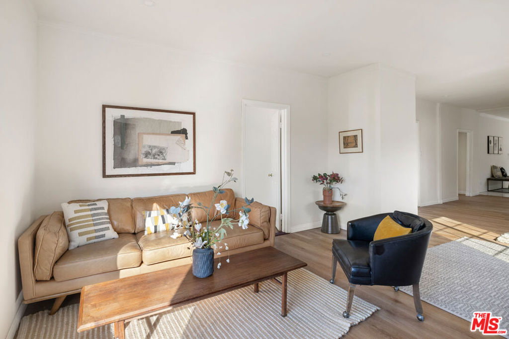 1222 N Virgil Avenue