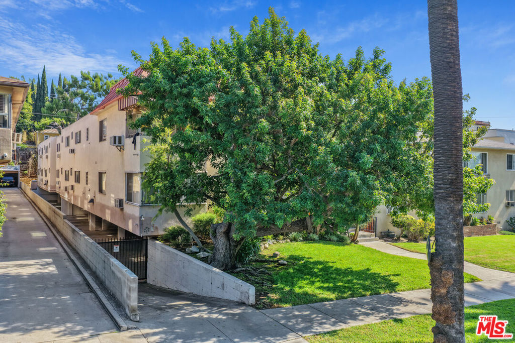2130 N Beachwood Drive