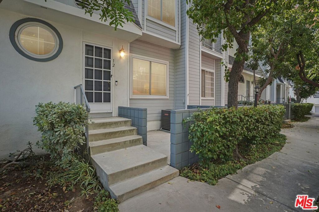 7420 Corbin Avenue 12