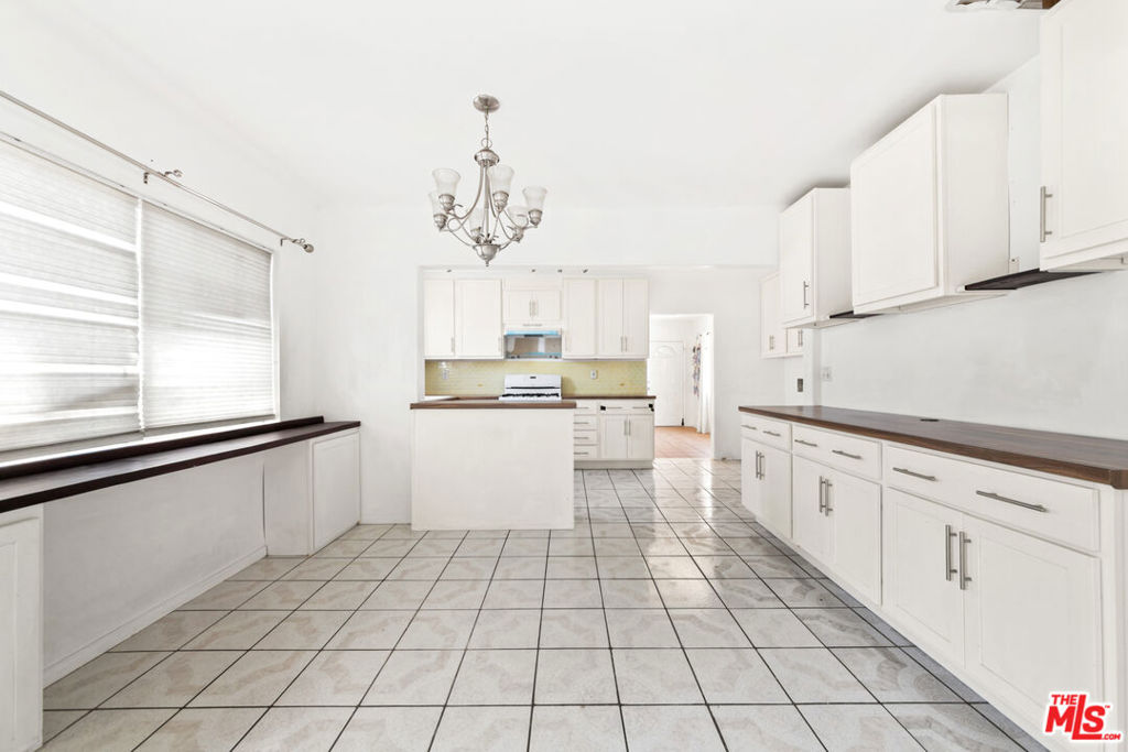 4927 W 99th Street