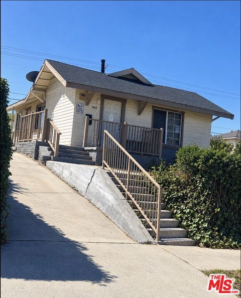 Photo of 1422 W 104th Street, Los Angeles, CA 90047 (MLS # 26102392)