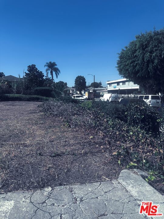 1422 W 104th Street