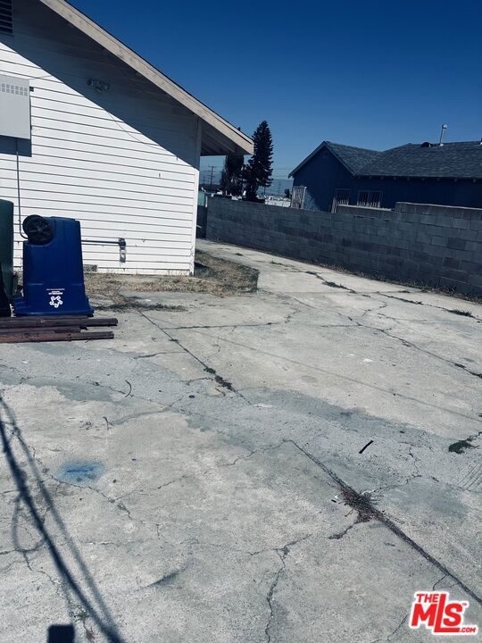 1422 W 104th Street