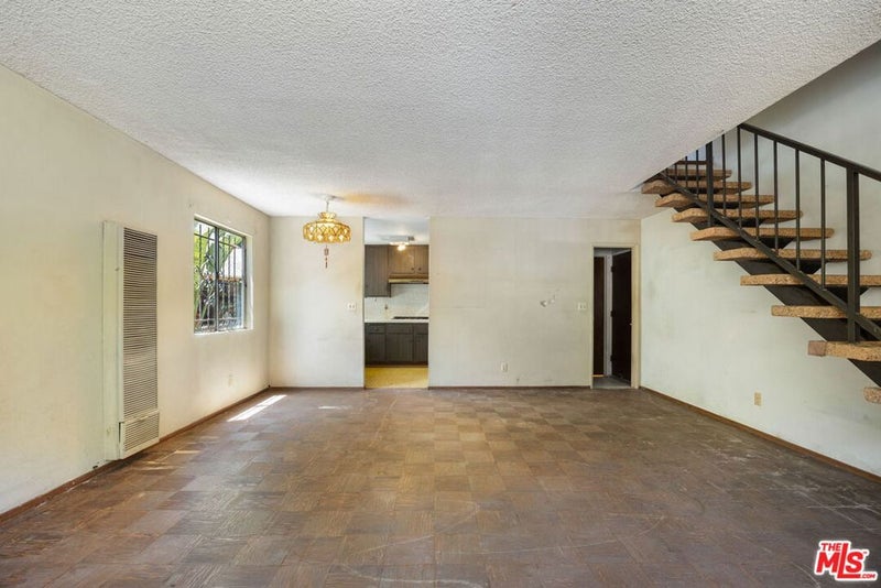 2711 Canyon Drive