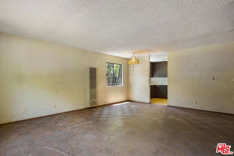 2711 Canyon Drive