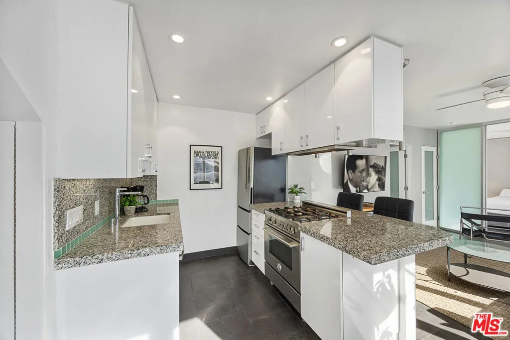 Venice, California 90291, United States, 2 Bedrooms Bedrooms, ,2 BathroomsBathrooms,Residential,Active,178617