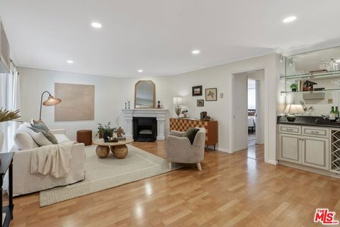 837 N West Knoll Drive 109 West Hollywood CA 90069