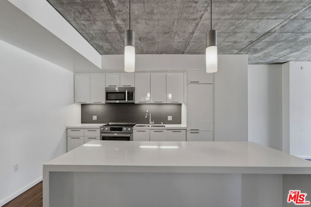 8500 W Sunset Boulevard 503