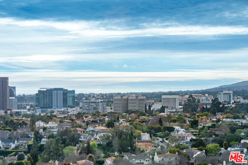 Los Angeles, California 90024, United States, 2 Bedrooms Bedrooms, ,2 BathroomsBathrooms,Residential,Active,135825