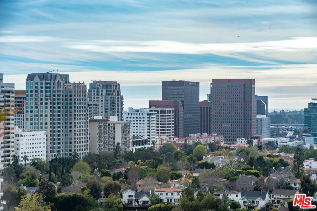 Los Angeles, California 90024, United States, 2 Bedrooms Bedrooms, ,2 BathroomsBathrooms,Residential,Active,135825