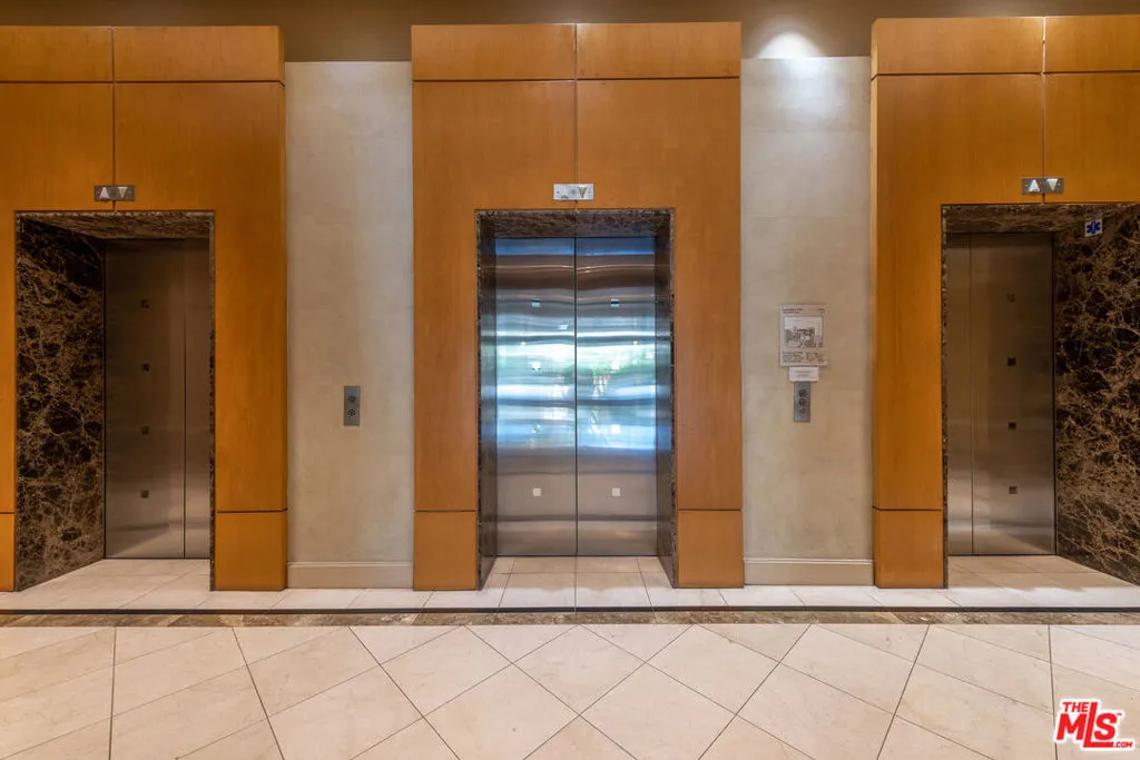 Los Angeles, California 90024, United States, 2 Bedrooms Bedrooms, ,2 BathroomsBathrooms,Residential,Active,135825