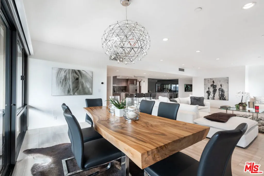 Los Angeles, California 90024, United States, 2 Bedrooms Bedrooms, ,2 BathroomsBathrooms,Residential,Active,135825