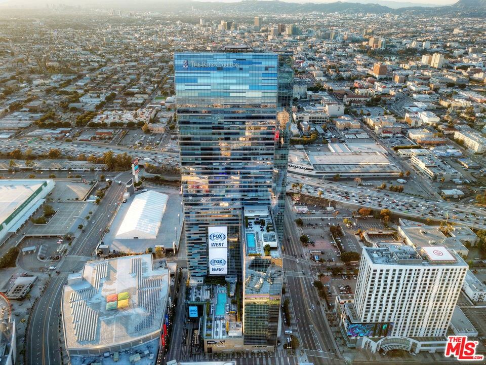 900 W Olympic Boulevard 32G