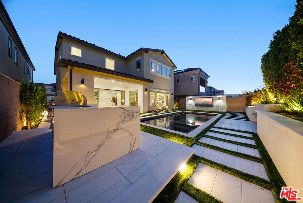 20643 W Wood Rose Court