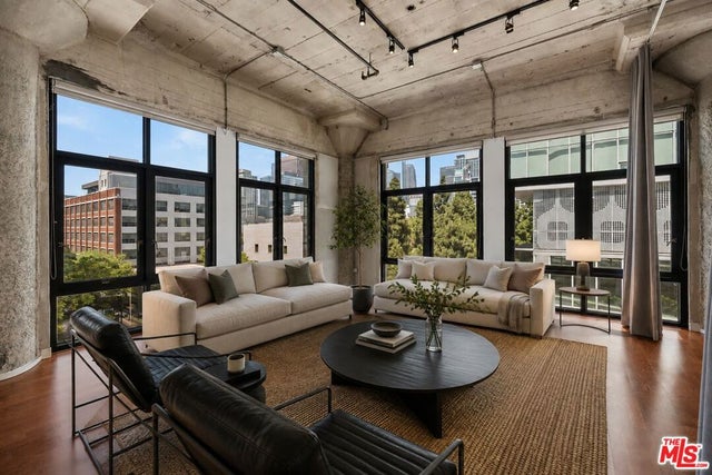 330 W 11th Street 406 #406, Los Angeles