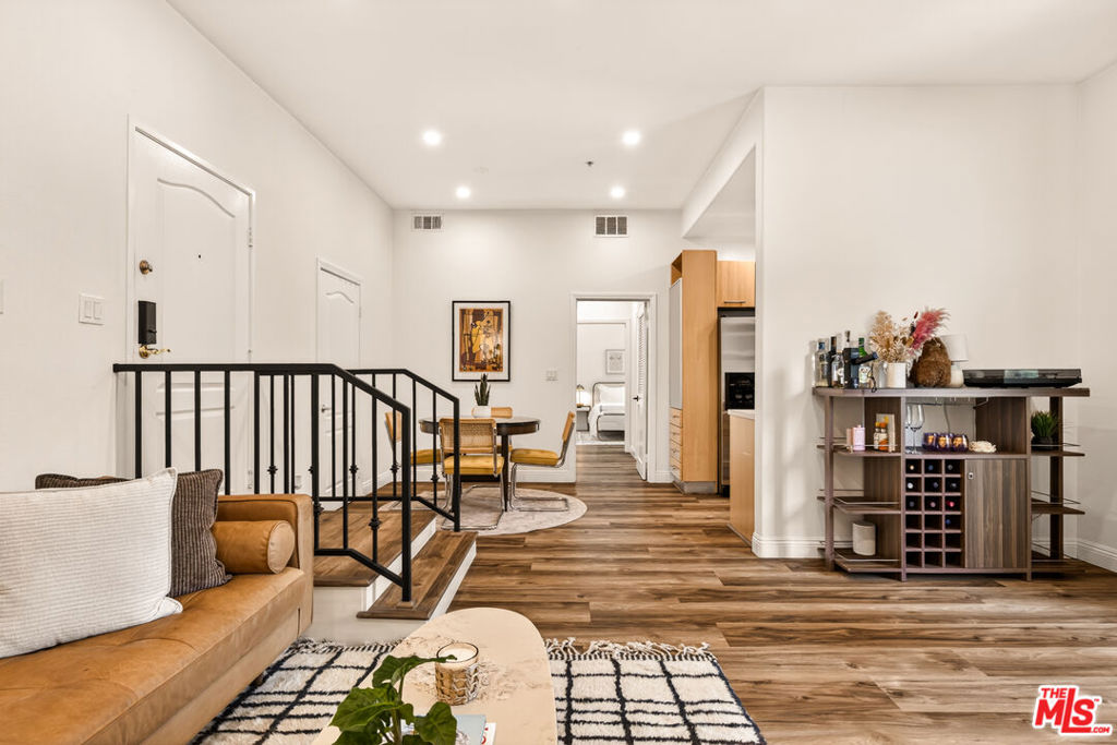 7101 La Tijera Boulevard J101