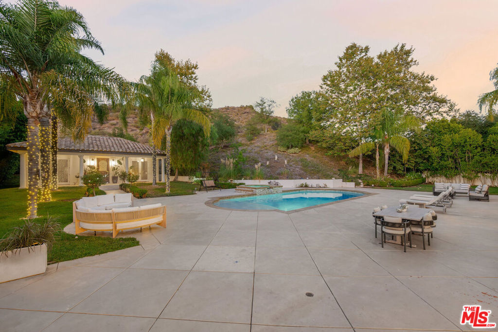 25043 Abercrombie Lane