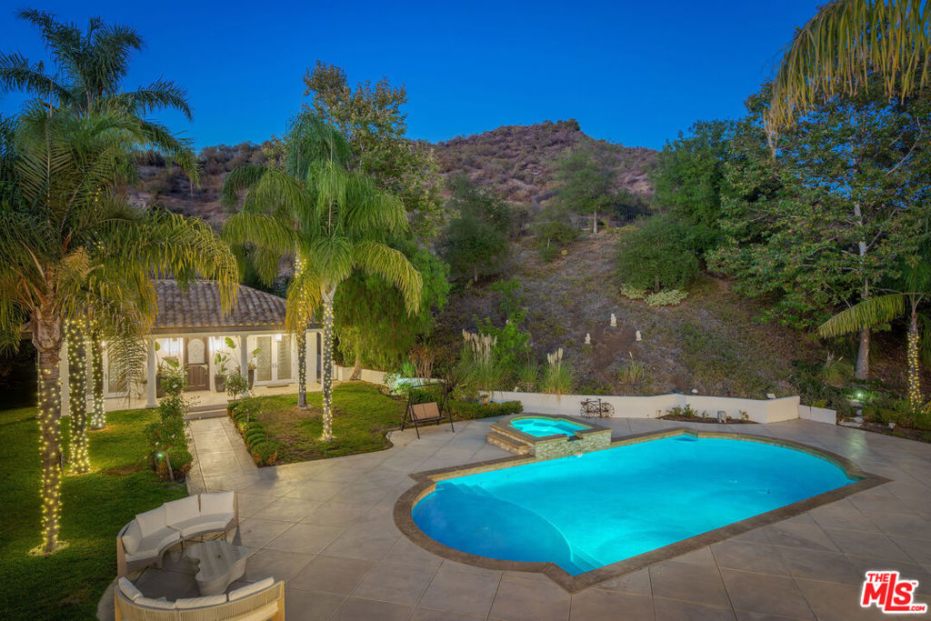 25043 Abercrombie Lane