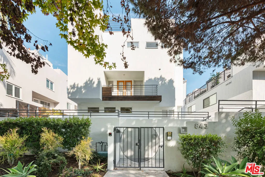 Santa Monica, California 90403, United States, 3 Bedrooms Bedrooms, ,3 BathroomsBathrooms,Residential,Active,251493