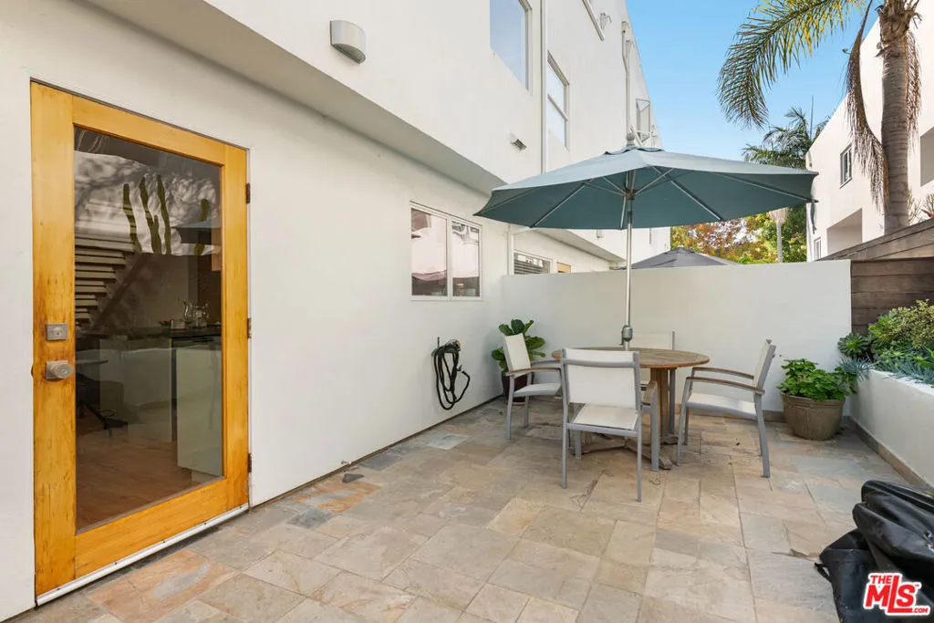 Santa Monica, California 90403, United States, 3 Bedrooms Bedrooms, ,3 BathroomsBathrooms,Residential,Active,251493