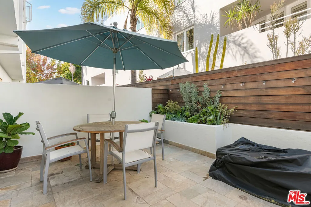 Santa Monica, California 90403, United States, 3 Bedrooms Bedrooms, ,3 BathroomsBathrooms,Residential,Active,251493