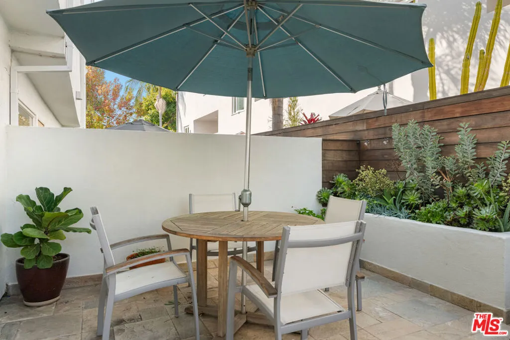 Santa Monica, California 90403, United States, 3 Bedrooms Bedrooms, ,3 BathroomsBathrooms,Residential,Active,251493