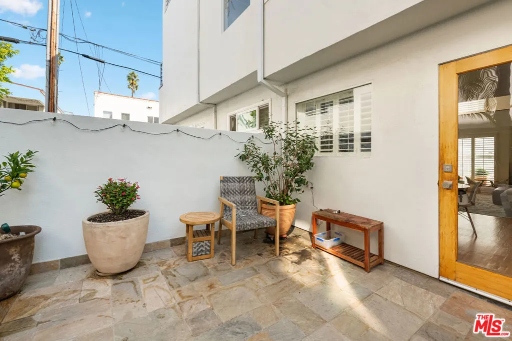 Santa Monica, California 90403, United States, 3 Bedrooms Bedrooms, ,3 BathroomsBathrooms,Residential,Active,251493