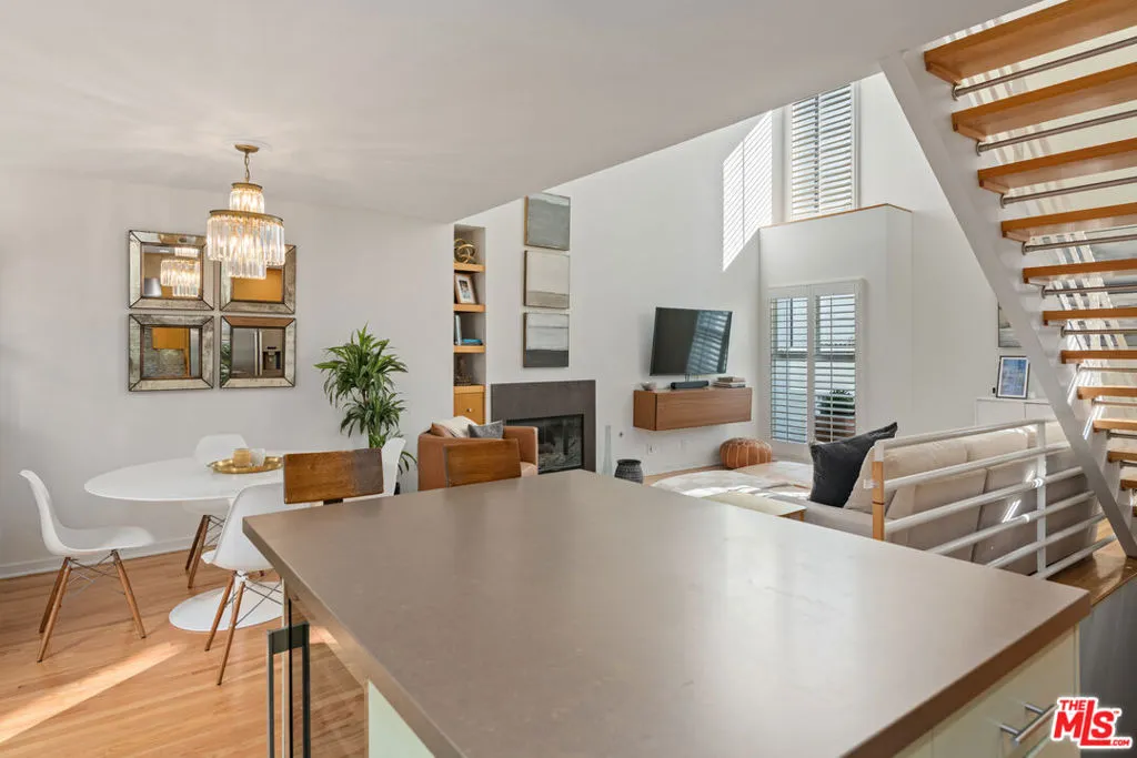 Santa Monica, California 90403, United States, 3 Bedrooms Bedrooms, ,3 BathroomsBathrooms,Residential,Active,251493