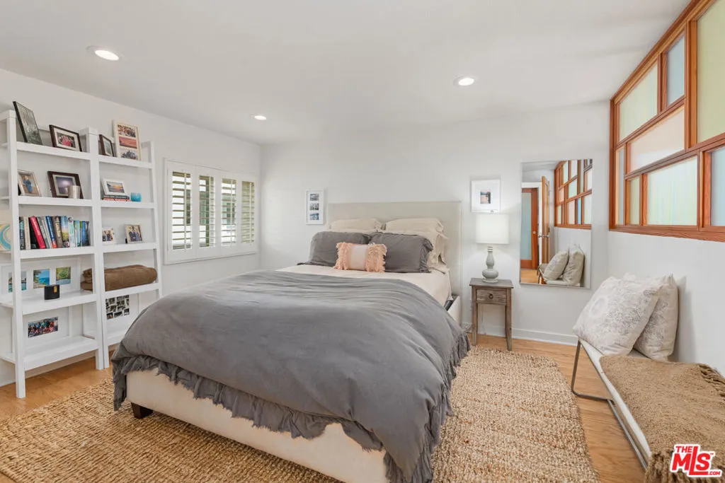 Santa Monica, California 90403, United States, 3 Bedrooms Bedrooms, ,3 BathroomsBathrooms,Residential,Active,251493