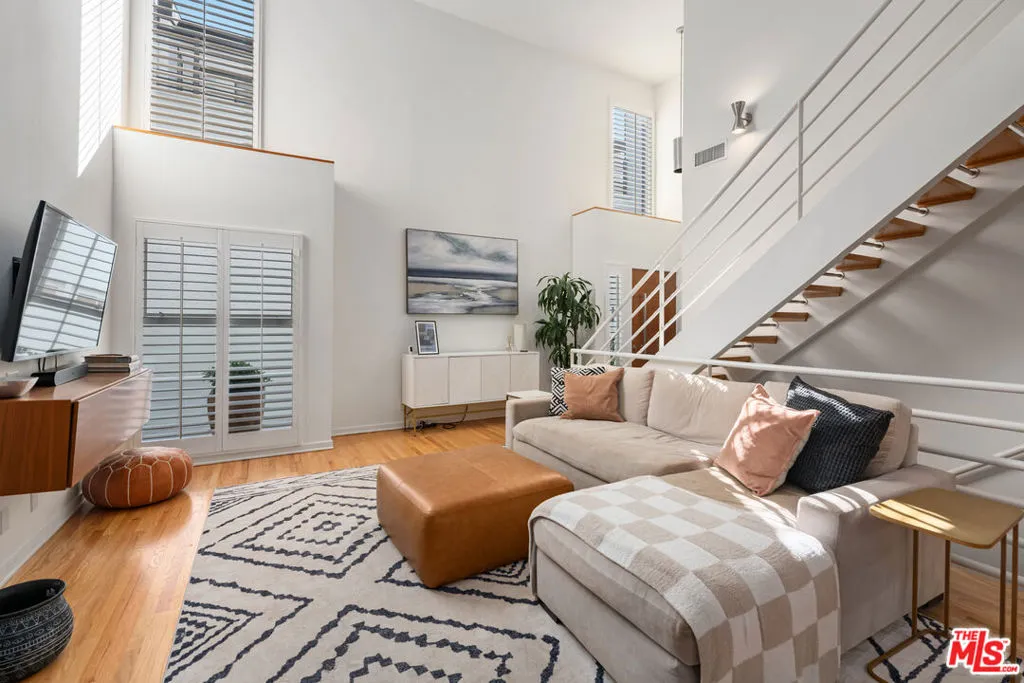 Santa Monica, California 90403, United States, 3 Bedrooms Bedrooms, ,3 BathroomsBathrooms,Residential,Active,251493