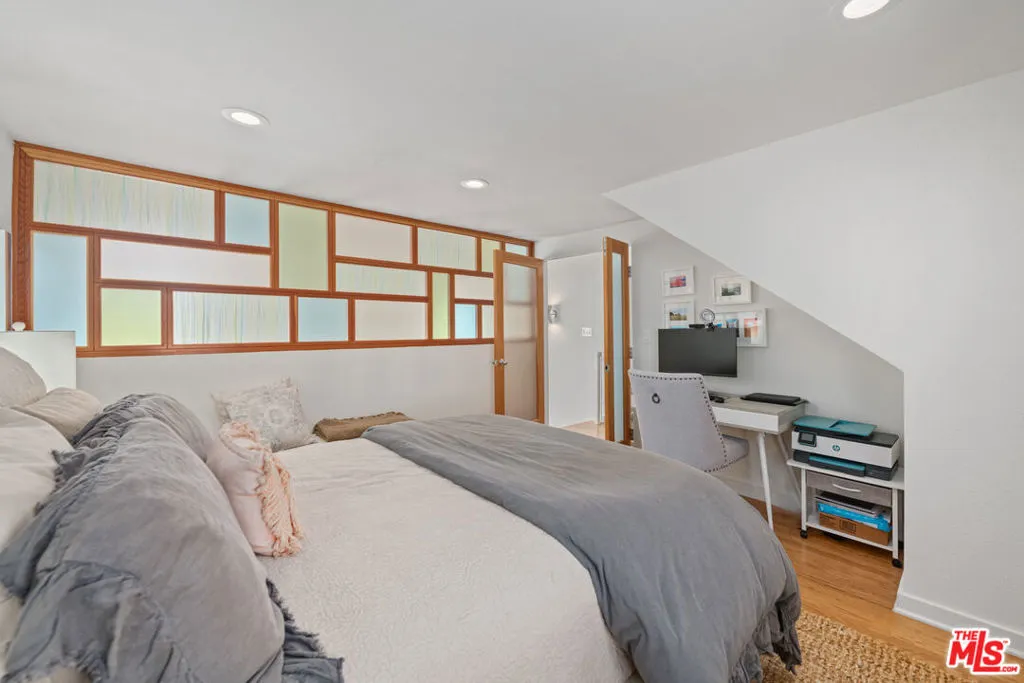 Santa Monica, California 90403, United States, 3 Bedrooms Bedrooms, ,3 BathroomsBathrooms,Residential,Active,251493