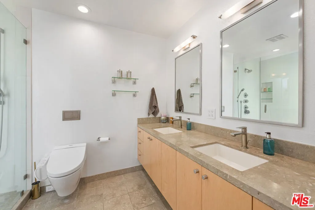 Santa Monica, California 90403, United States, 3 Bedrooms Bedrooms, ,3 BathroomsBathrooms,Residential,Active,251493