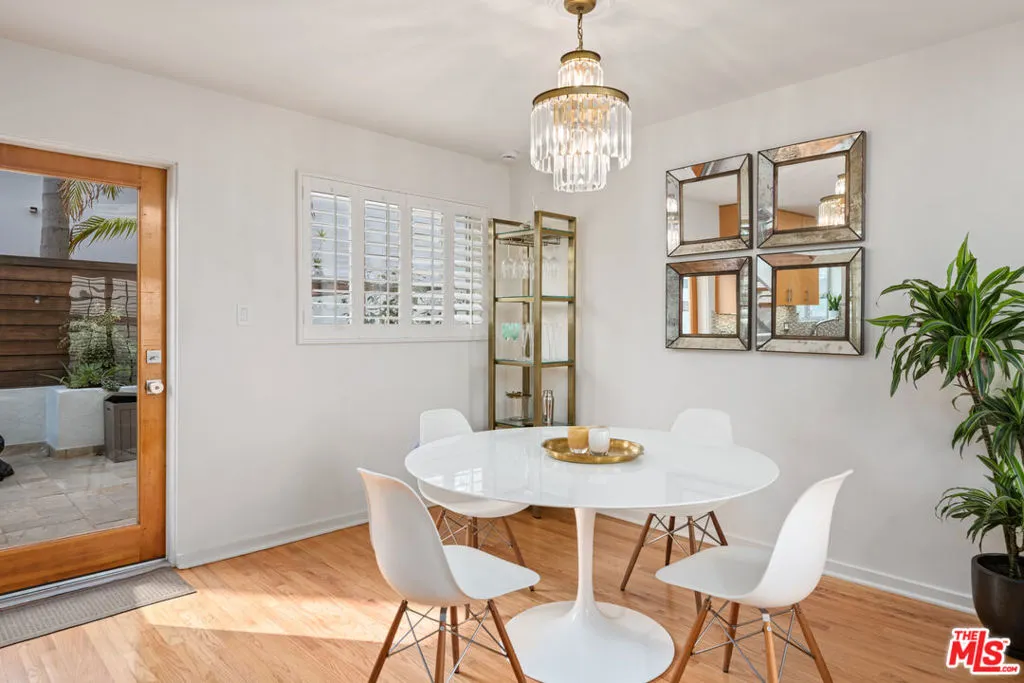 Santa Monica, California 90403, United States, 3 Bedrooms Bedrooms, ,3 BathroomsBathrooms,Residential,Active,251493