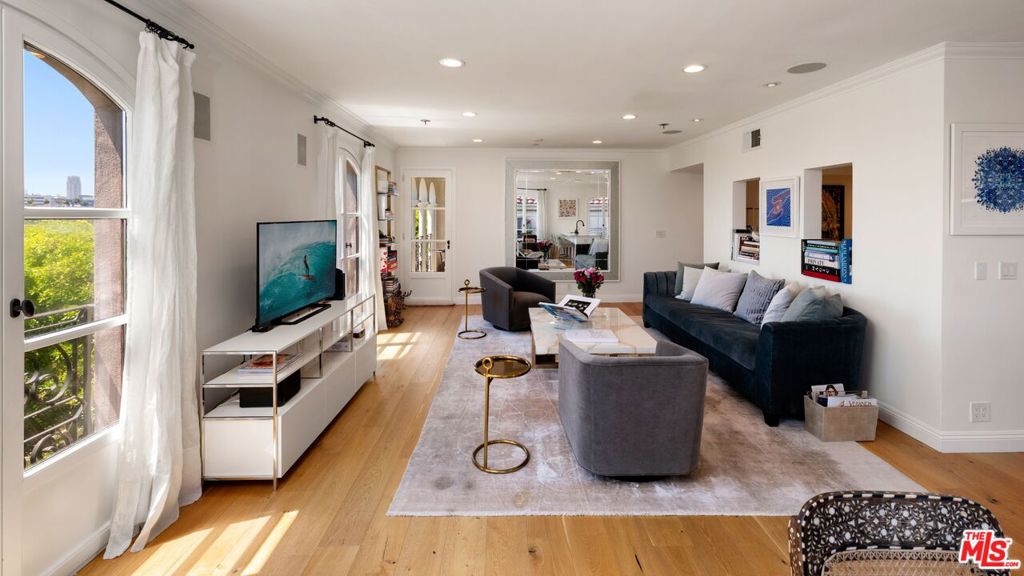 Properties 3 9249 Burton Way 501