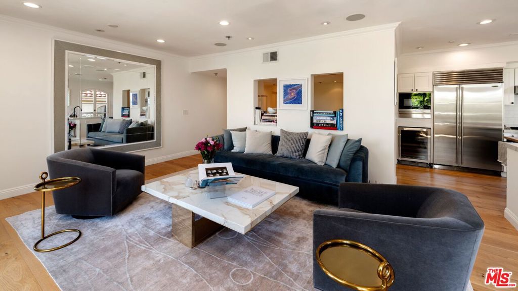 Properties 4 9249 Burton Way 501