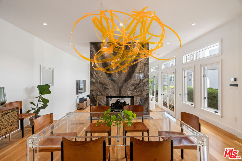 Properties 3 128 Roma Court