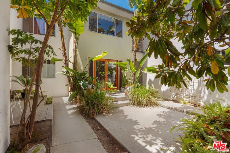 827 Bay Street 5