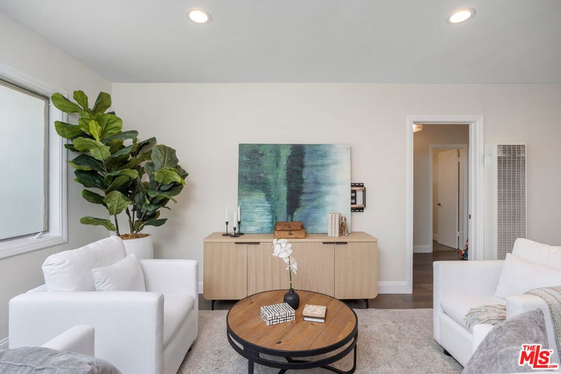 827 Bay Street 5