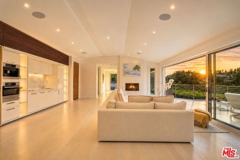 9422 Readcrest Drive