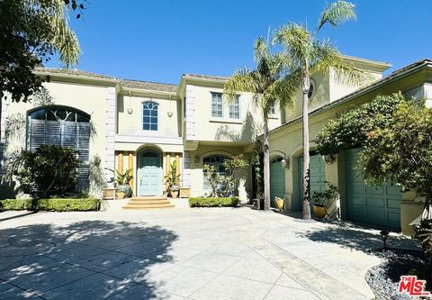 3925 Kenway Avenue View Park CA 90008