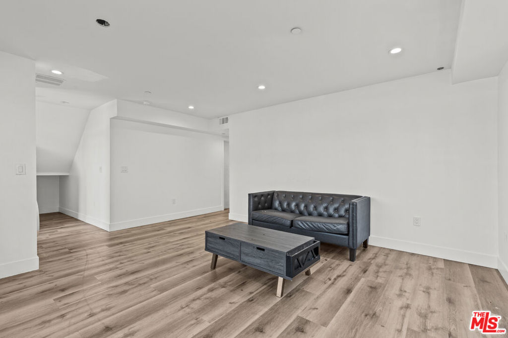 1110 -1112 W 40th Place