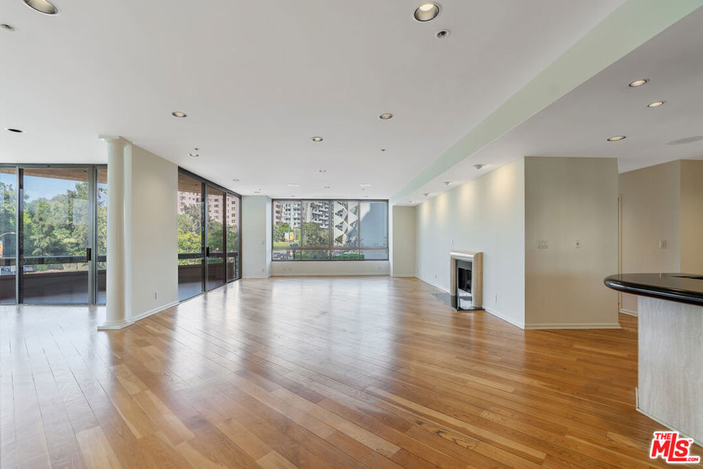 10430 Wilshire Boulevard 202