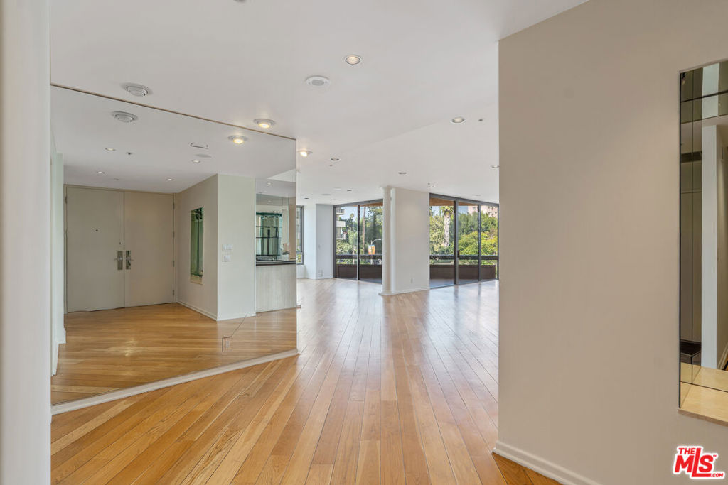 10430 Wilshire Boulevard 202