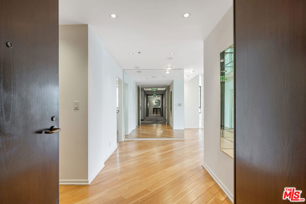 10430 Wilshire Boulevard 202