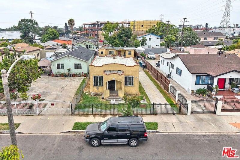 718 E 110th Street