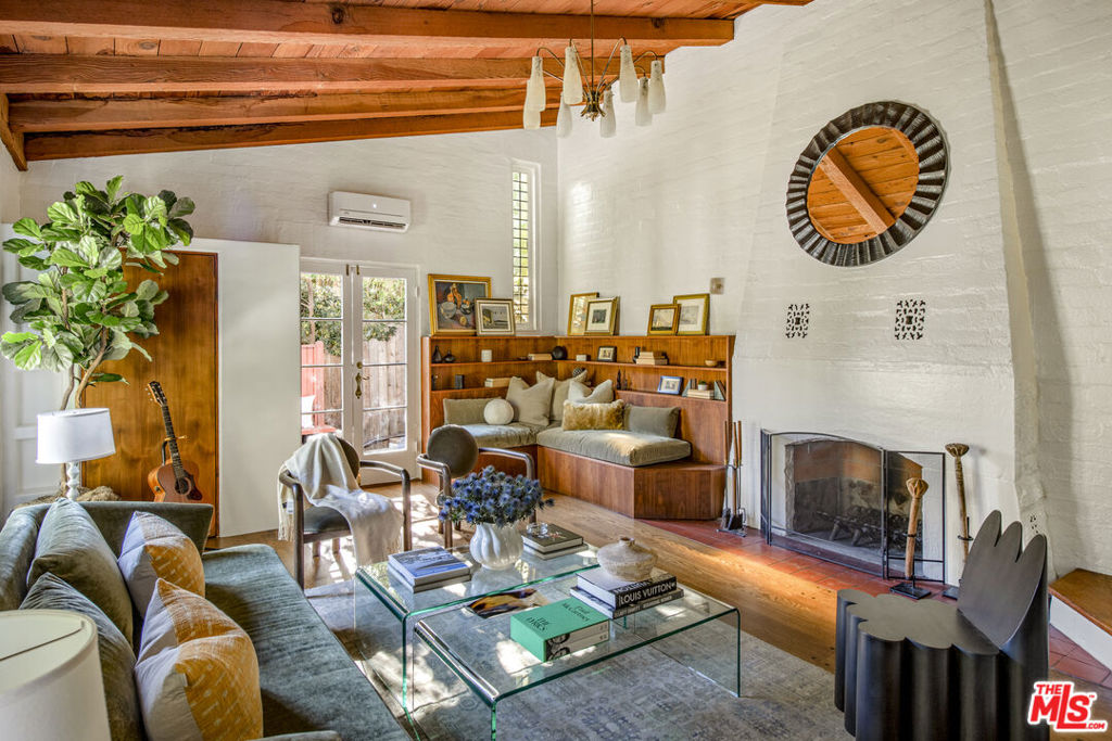 8027 Willow Glen Road