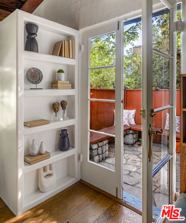 8027 Willow Glen Road