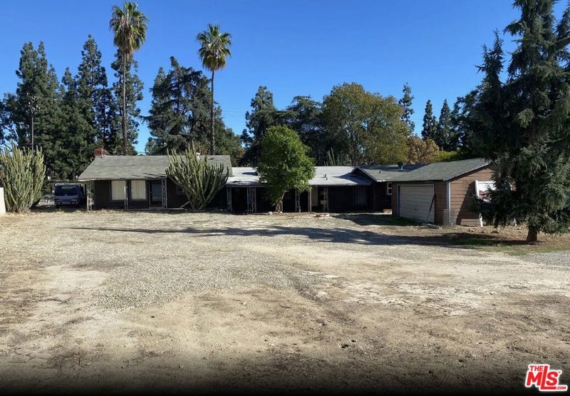 2445 N Towne Avenue